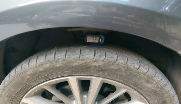 2016 Toyota Corolla Altis VL CVT PETROL, CNG, Automatic, 1,11,322 km, tyre