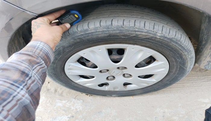 2013 Honda Amaze 1.2L I-VTEC S, Petrol, Manual, 1,43,623 km, tyre