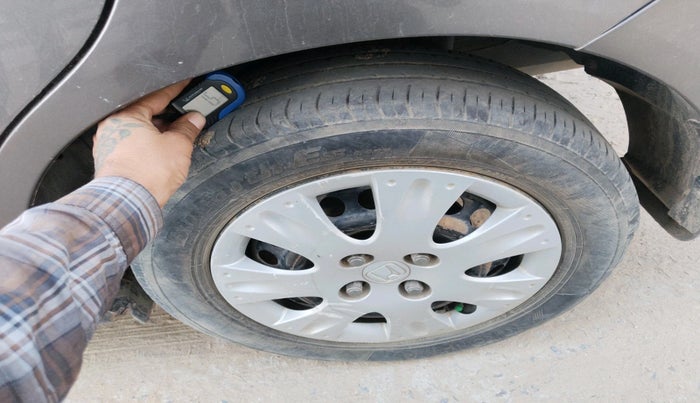 2013 Honda Amaze 1.2L I-VTEC S, Petrol, Manual, 1,43,623 km, tyre