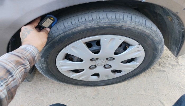 2013 Honda Amaze 1.2L I-VTEC S, Petrol, Manual, 1,43,623 km, tyre