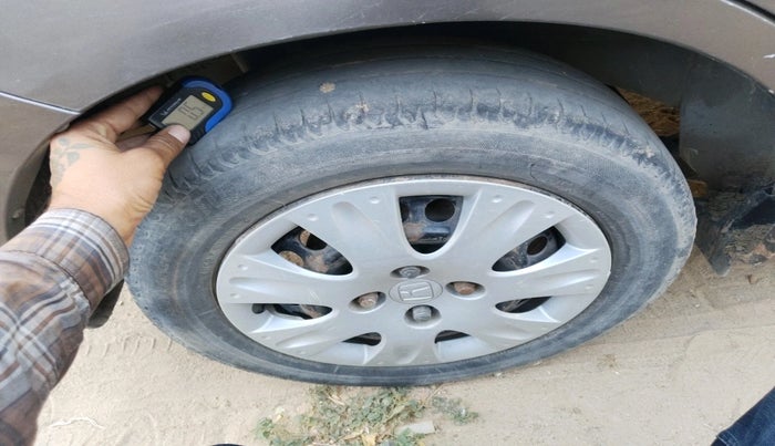 2013 Honda Amaze 1.2L I-VTEC S, Petrol, Manual, 1,43,623 km, tyre