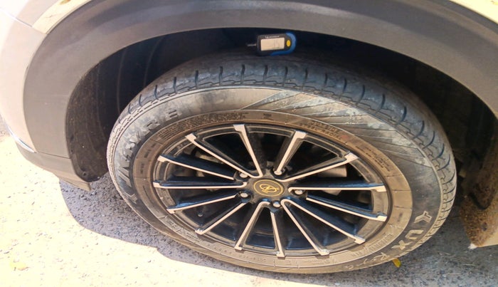 2023 KIA CARENS PREMIUM 1.5 PETROL 7 STR, Petrol, Manual, 21,549 km, tyre