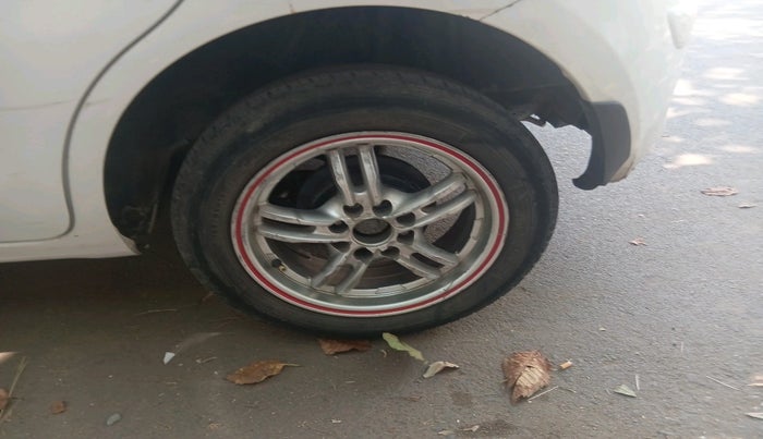 2017 Nissan Micra Active XL, CNG, Manual, 1,35,397 km, tyre