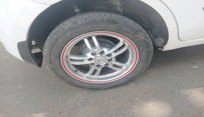 2017 Nissan Micra Active XL, CNG, Manual, 1,35,397 km, tyre