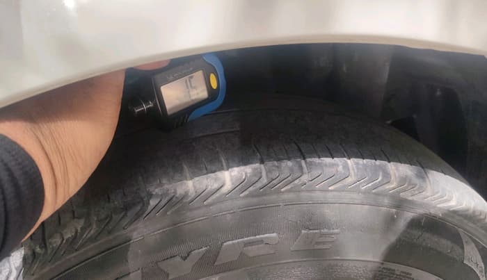 2016 Maruti Ertiga VXI, Petrol, Manual, 73,173 km, tyre