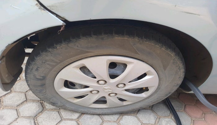 2011 Hyundai i10 MAGNA 1.1, Petrol, Manual, 68,084 km, tyre