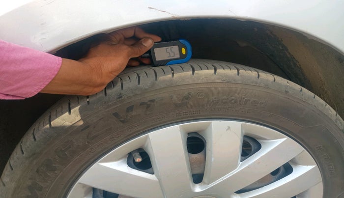 2017 Volkswagen Ameo COMFORTLINE 1.2L, CNG, Manual, 1,70,804 km, tyre