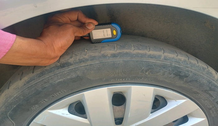 2017 Volkswagen Ameo COMFORTLINE 1.2L, CNG, Manual, 1,70,804 km, tyre