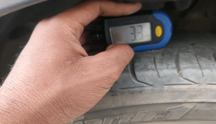 2022 KIA CARENS PRESTIGE 1.5 DIESEL 7 STR, Diesel, Manual, 1,61,556 km, tyre