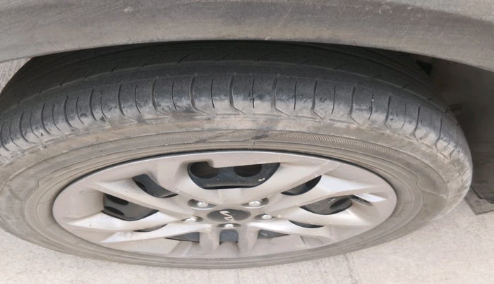 2022 KIA CARENS PRESTIGE 1.5 DIESEL 7 STR, Diesel, Manual, 1,61,556 km, tyre