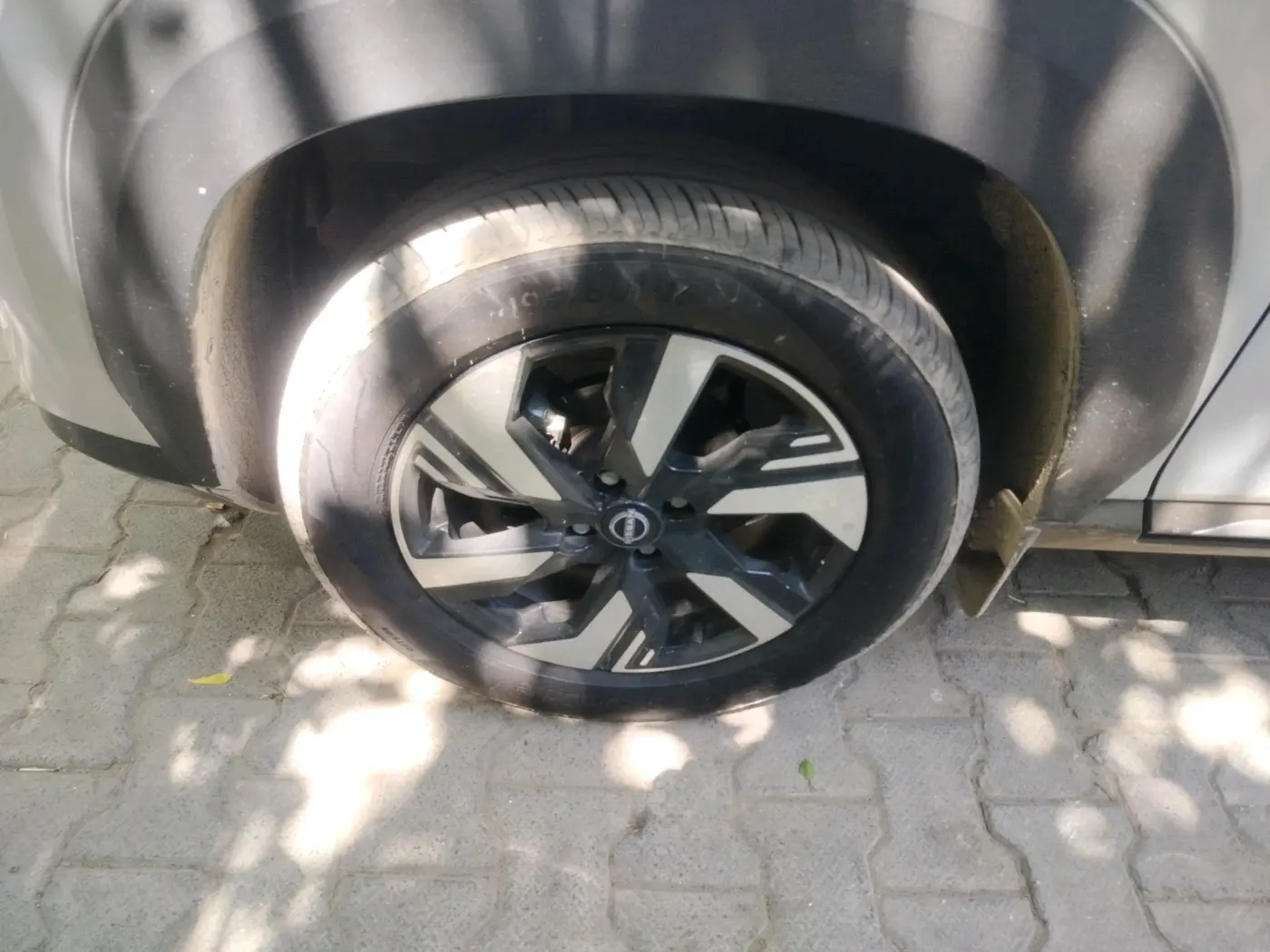 2025 Nissan MAGNITE Tekna B4D 1.0 Petrol AMT, Petrol, Automatic, 8,473 km, tyre