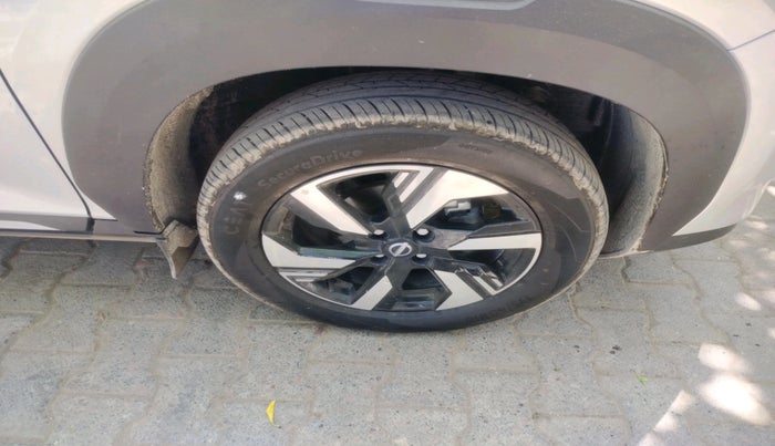 2025 Nissan MAGNITE Tekna B4D 1.0 Petrol AMT, Petrol, Automatic, 8,473 km, tyre