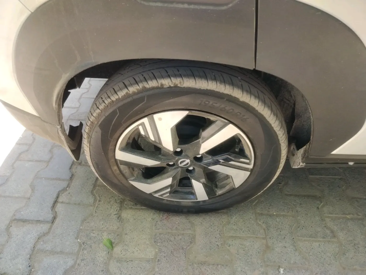2025 Nissan MAGNITE Tekna B4D 1.0 Petrol AMT, Petrol, Automatic, 8,473 km, tyre