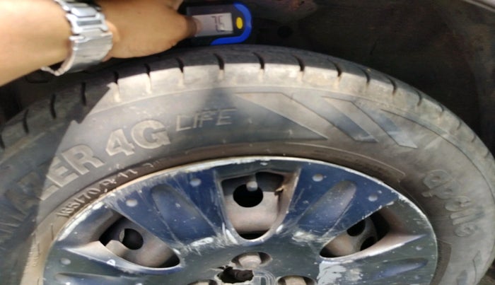 2013 Honda Brio S MT, Petrol, Manual, 50,450 km, tyre