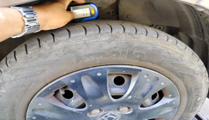 2013 Honda Brio S MT, Petrol, Manual, 50,450 km, tyre