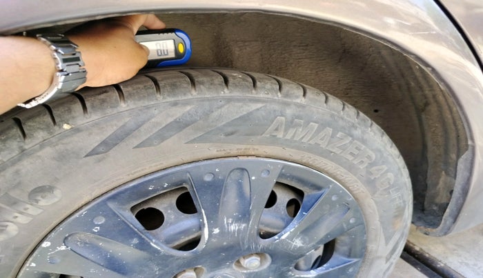 2013 Honda Brio S MT, Petrol, Manual, 50,450 km, tyre