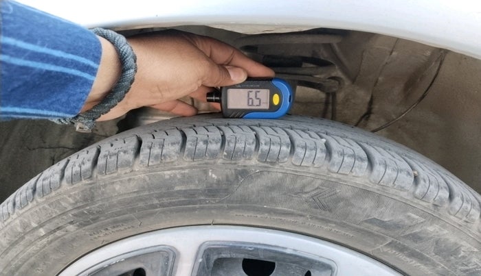 2013 Toyota Etios Liva G, CNG, Manual, 45,585 km, tyre