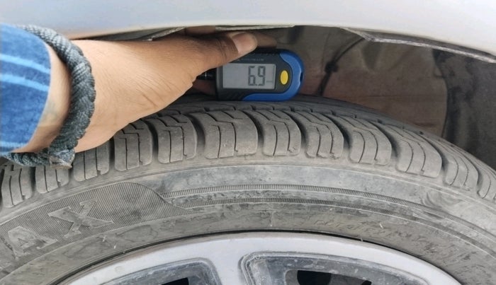 2013 Toyota Etios Liva G, CNG, Manual, 45,585 km, tyre