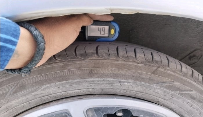 2013 Toyota Etios Liva G, CNG, Manual, 45,585 km, tyre