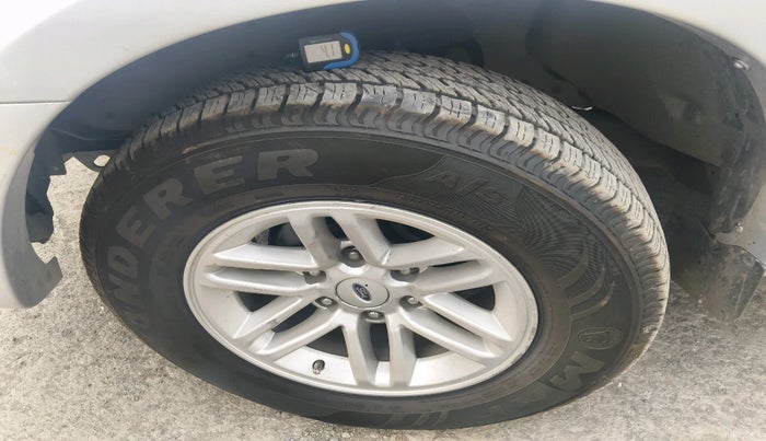 2011 Ford Endeavour 2.5L 4X2 MT, Diesel, Manual, 1,69,305 km, tyre