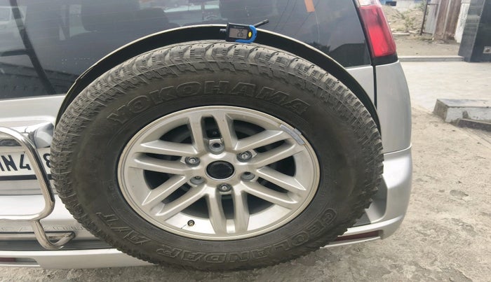 2011 Ford Endeavour 2.5L 4X2 MT, Diesel, Manual, 1,69,305 km, tyre