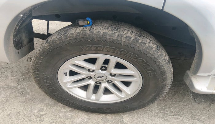 2011 Ford Endeavour 2.5L 4X2 MT, Diesel, Manual, 1,69,305 km, tyre