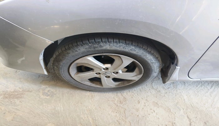 2015 Honda City 1.5L I-VTEC V MT, Petrol, Manual, 1,22,492 km, tyre