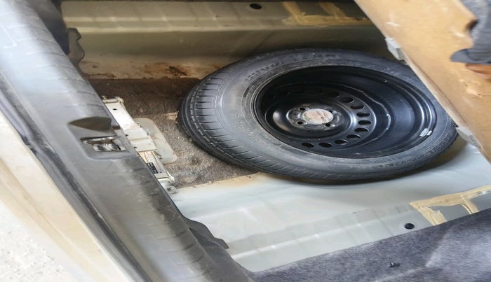 2015 Honda City 1.5L I-VTEC V MT, Petrol, Manual, 1,22,492 km, tyre