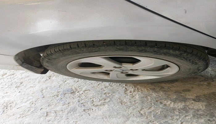 2015 Honda City 1.5L I-VTEC V MT, Petrol, Manual, 1,22,492 km, tyre