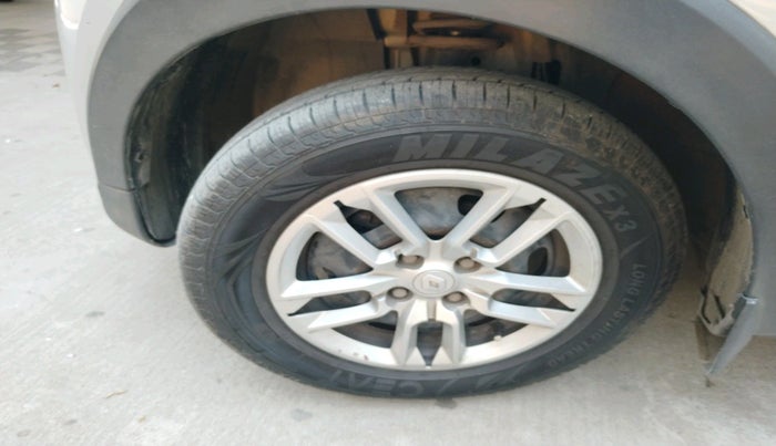 2022 Renault TRIBER RXT, Petrol, Manual, 51,503 km, tyre