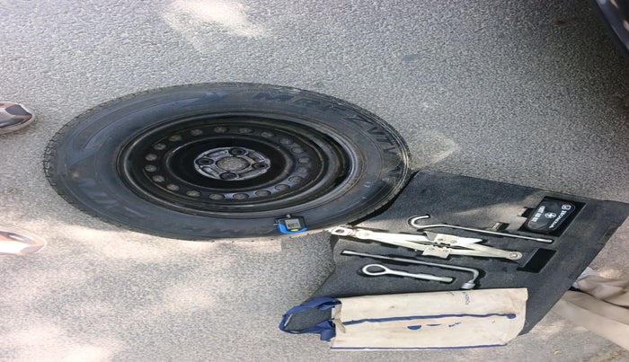 2015 Honda Jazz 1.2L I-VTEC V AT, Petrol, Automatic, 69,397 km, tyre