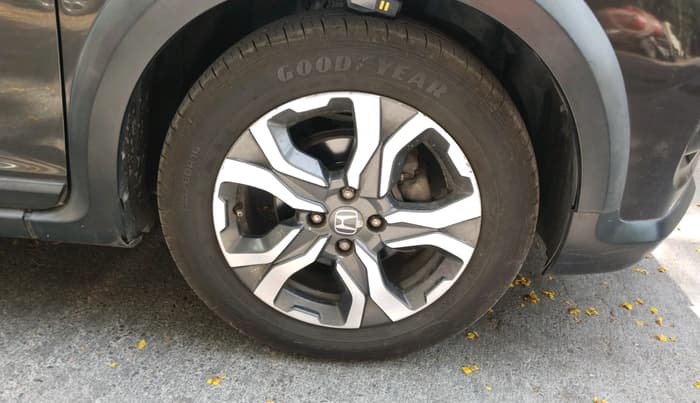 2017 Honda WR-V 1.2L I-VTEC VX MT, Petrol, Manual, 99,504 km, tyre