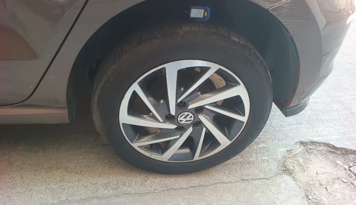 2016 Volkswagen Polo COMFORTLINE 1.2L, Petrol, Manual, 66,258 km, tyre