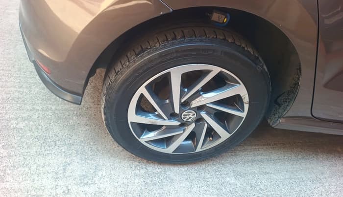 2016 Volkswagen Polo COMFORTLINE 1.2L, Petrol, Manual, 66,258 km, tyre