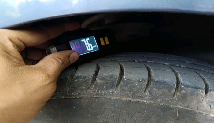 2014 Hyundai Xcent S (O) 1.2, Petrol, Manual, 1,64,901 km, tyre