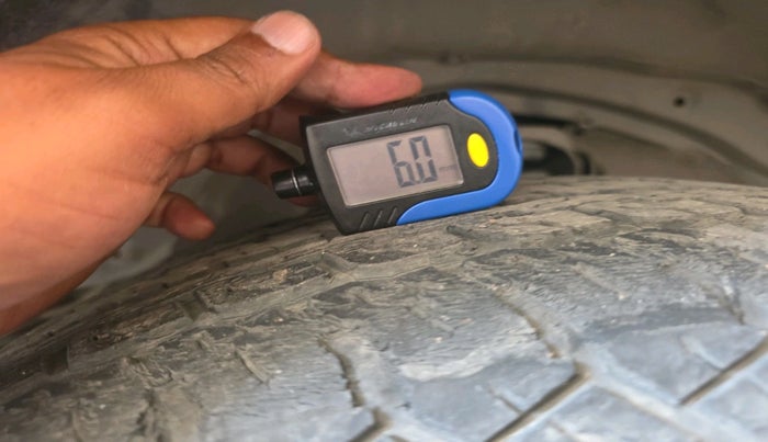 2015 Mitsubishi Pajero Sport 2.5 AT 4X2, Diesel, Automatic, 1,93,369 km, tyre