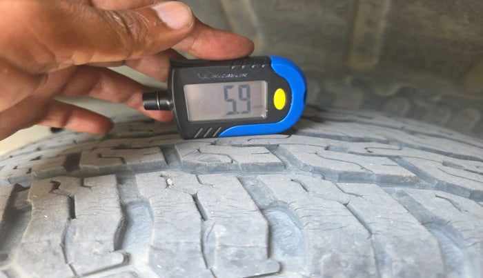 2015 Mitsubishi Pajero Sport 2.5 AT 4X2, Diesel, Automatic, 1,93,369 km, tyre