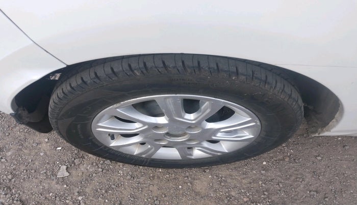 2017 Tata Tiago XZA PETROL, Petrol, Automatic, 95,512 km, tyre