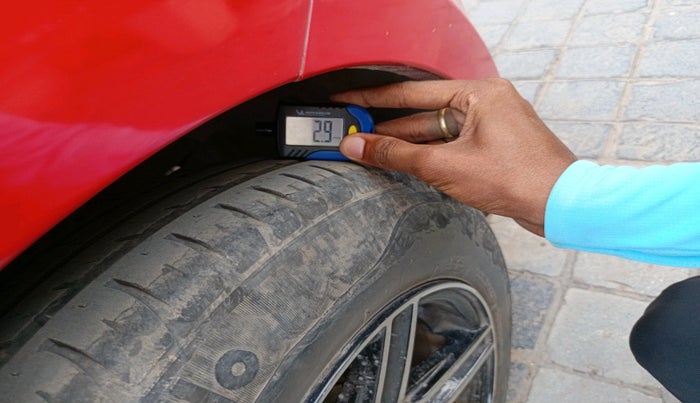 2019 Maruti Swift VXI AMT, Petrol, Automatic, 33,133 km, tyre