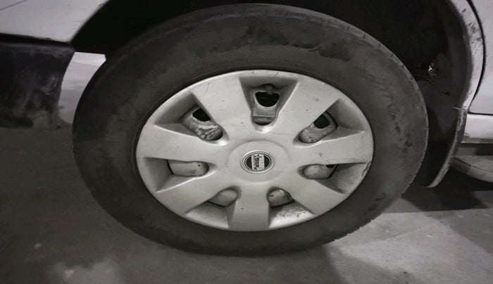 2015 Maruti Eeco 5 STR WITH A/C+HTR, CNG, Manual, 1,21,891 km, tyre