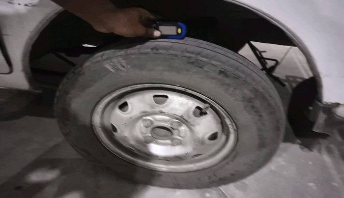 2015 Maruti Eeco 5 STR WITH A/C+HTR, CNG, Manual, 1,21,891 km, tyre