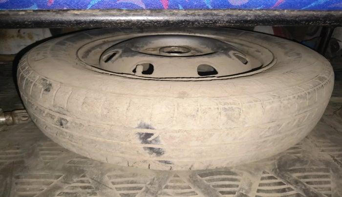 2015 Maruti Eeco 5 STR WITH A/C+HTR, CNG, Manual, 1,21,891 km, tyre