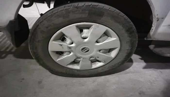 2015 Maruti Eeco 5 STR WITH A/C+HTR, CNG, Manual, 1,21,891 km, tyre