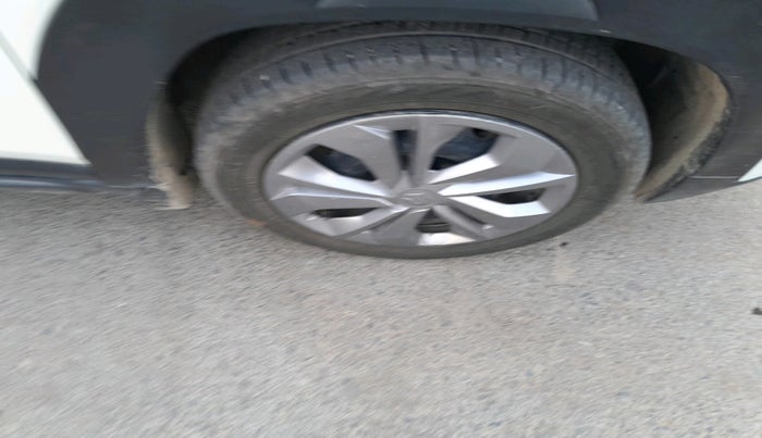 2023 Maruti FRONX SIGMA CNG 1.2 MT, CNG, Manual, 1,04,213 km, tyre