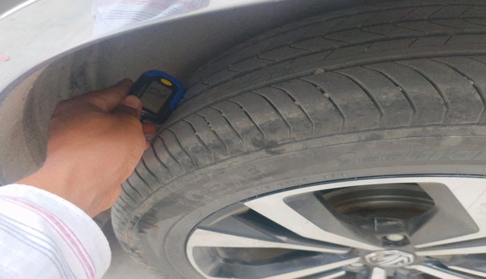 2024 MG HECTOR PLUS SHARP PRO 1.5 TURBO MT 7 STR, Petrol, Manual, 20,709 km, tyre