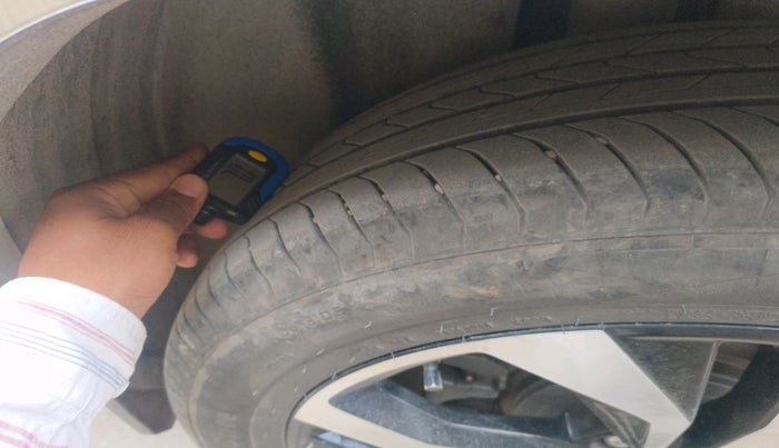 2024 MG HECTOR PLUS SHARP PRO 1.5 TURBO MT 7 STR, Petrol, Manual, 20,709 km, tyre