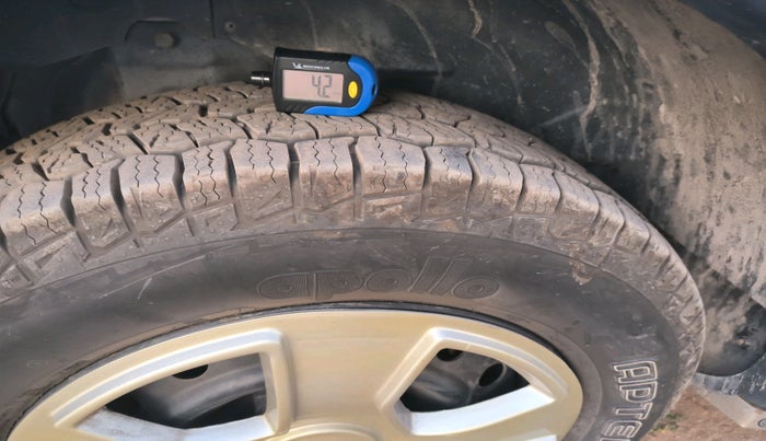 2017 Mahindra XUV500 W6, Diesel, Manual, 60,560 km, tyre