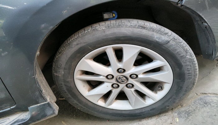 2017 Toyota Innova Crysta 2.4 ZX 7 STR, Diesel, Manual, 73,438 km, tyre