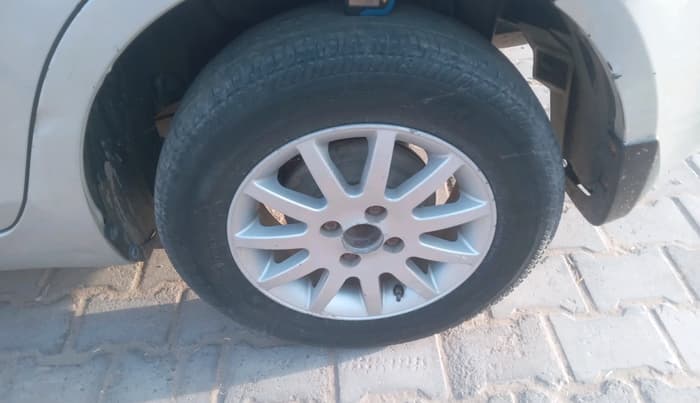 2013 Maruti Swift Dzire VDI, Diesel, Manual, 1,27,777 km, tyre