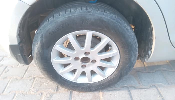 2013 Maruti Swift Dzire VDI, Diesel, Manual, 1,27,777 km, tyre